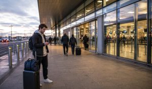 How Early Should You Arrive for an easyJet Flight from Manchester