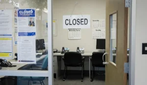 Can You Reach the DWP on Weekends or Bank Holidays