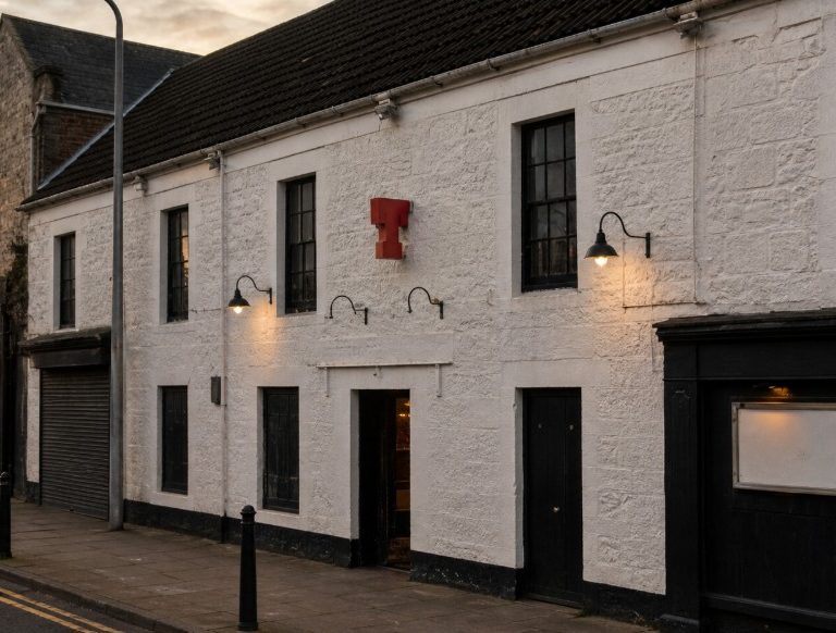 monarch bar dunfermline closure